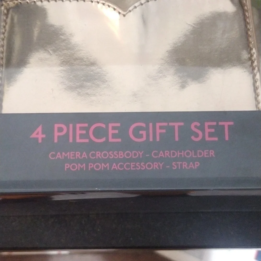 No boundaries Camara crossbody bag and card holder w\strap nwt - Picture 5 of 7